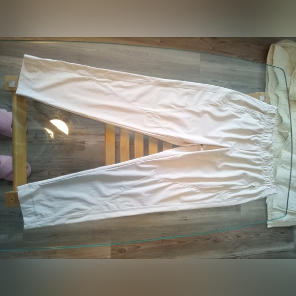 Elegant Women's White Atelier Gardeur Trousers - Picture 1 of 4